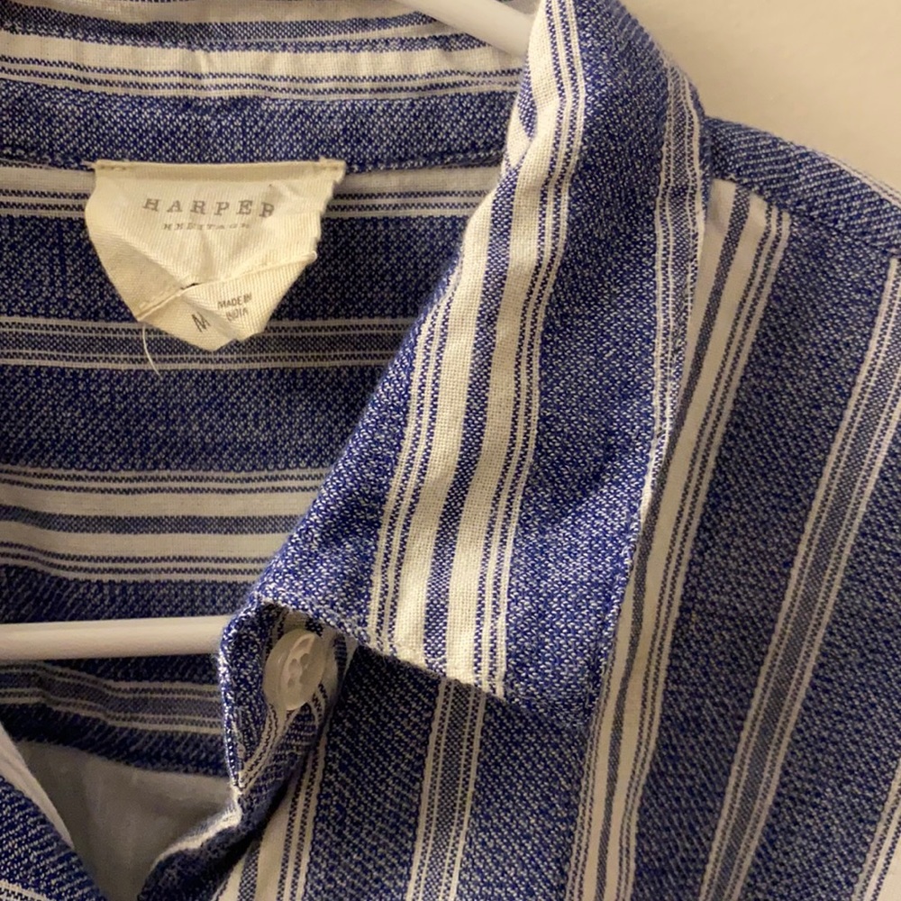 Button down dress with pockets and a tie